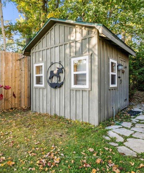 5 Bedroom Single Family Home/House's Image 40