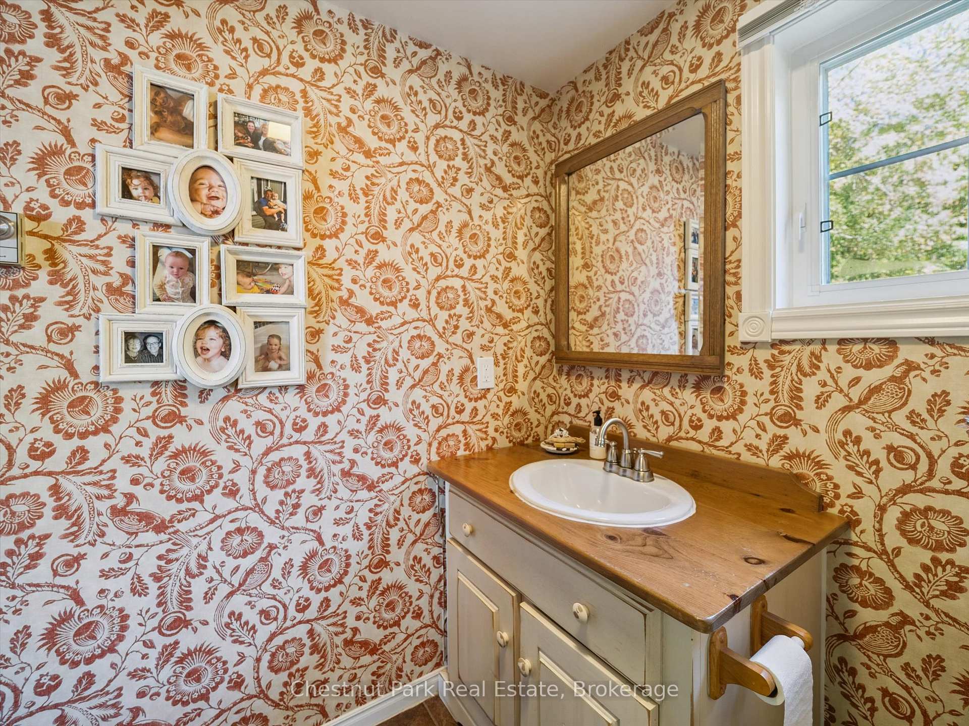 5 Bedroom Single Family Home/House's Image 28