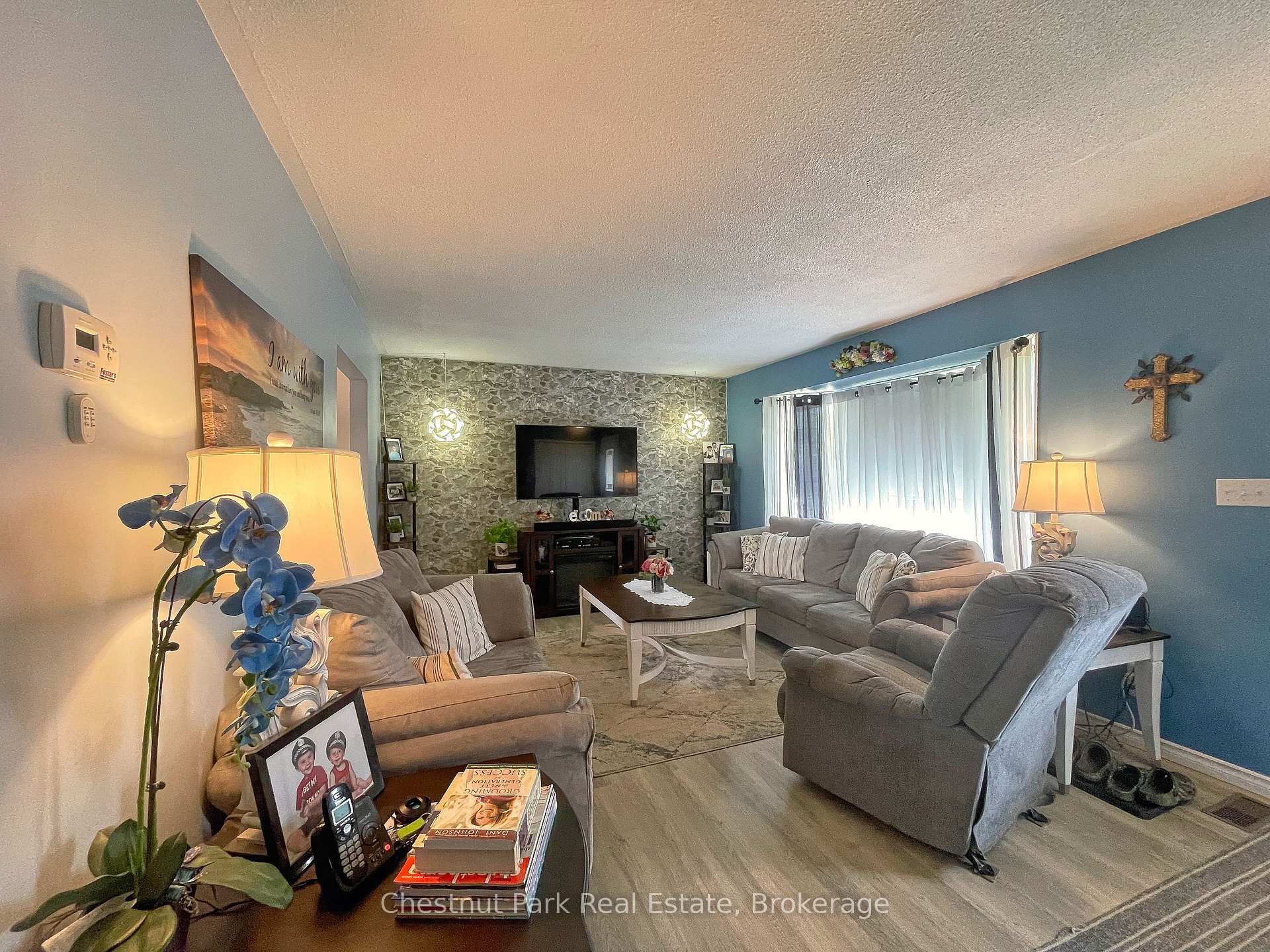 4 Bedroom Single Family Home/House's Image 4