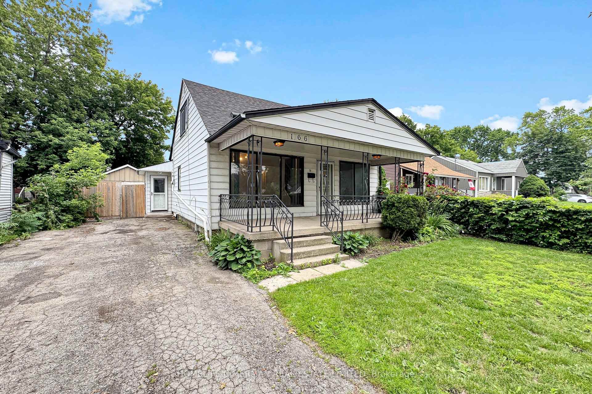 166 Normanhurst Avenue Hamilton Ontario Canada Sale residential Leon Schaumer HomeLife/Cimerman Real Estate Ltd., Brokerage*