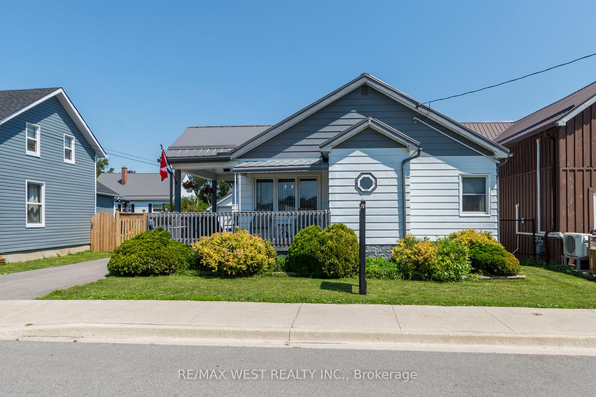 4 George Street Quinte West Ontario Canada Sale residential Helen Nioras RE/MAX West Realty Inc., Brokerage *