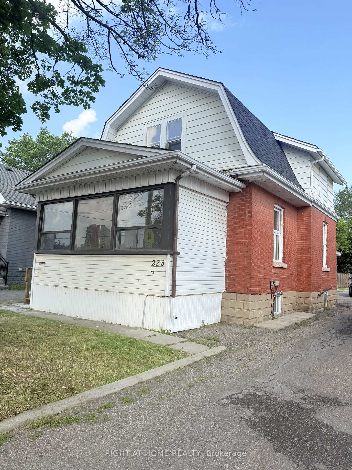 223 Queen Street W Brampton Ontario Canada Sale residential Eva Maria Labedzki Right at Home Realty, Brokerage*
