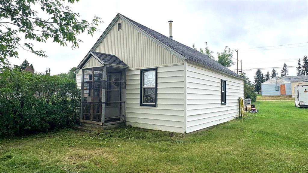 602 5 AV Wainwright Alberta Canada Sale residential   Helping you find a home to fill with Life, Laughs & Love