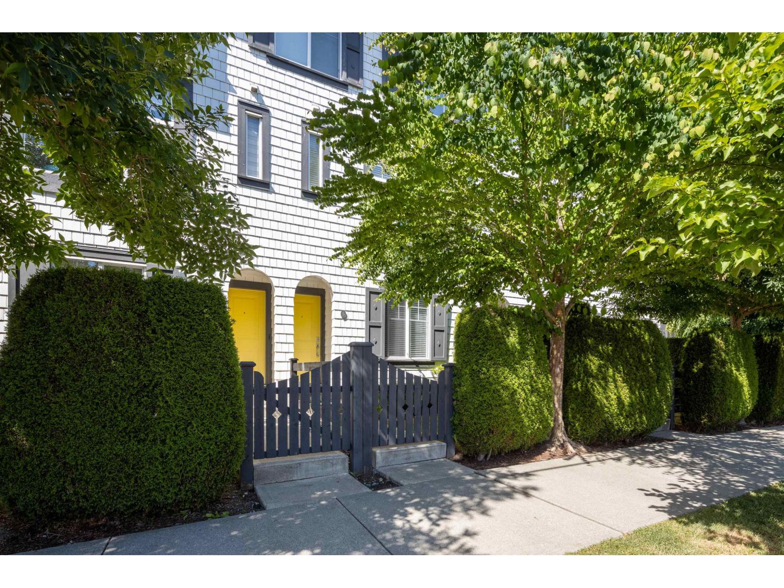 5 16357 15 AVENUE Surrey British Columbia Canada Sale residential Kosta Theodosakis Marketing 604 Team | HomeLife Benchmark Realty Corp.