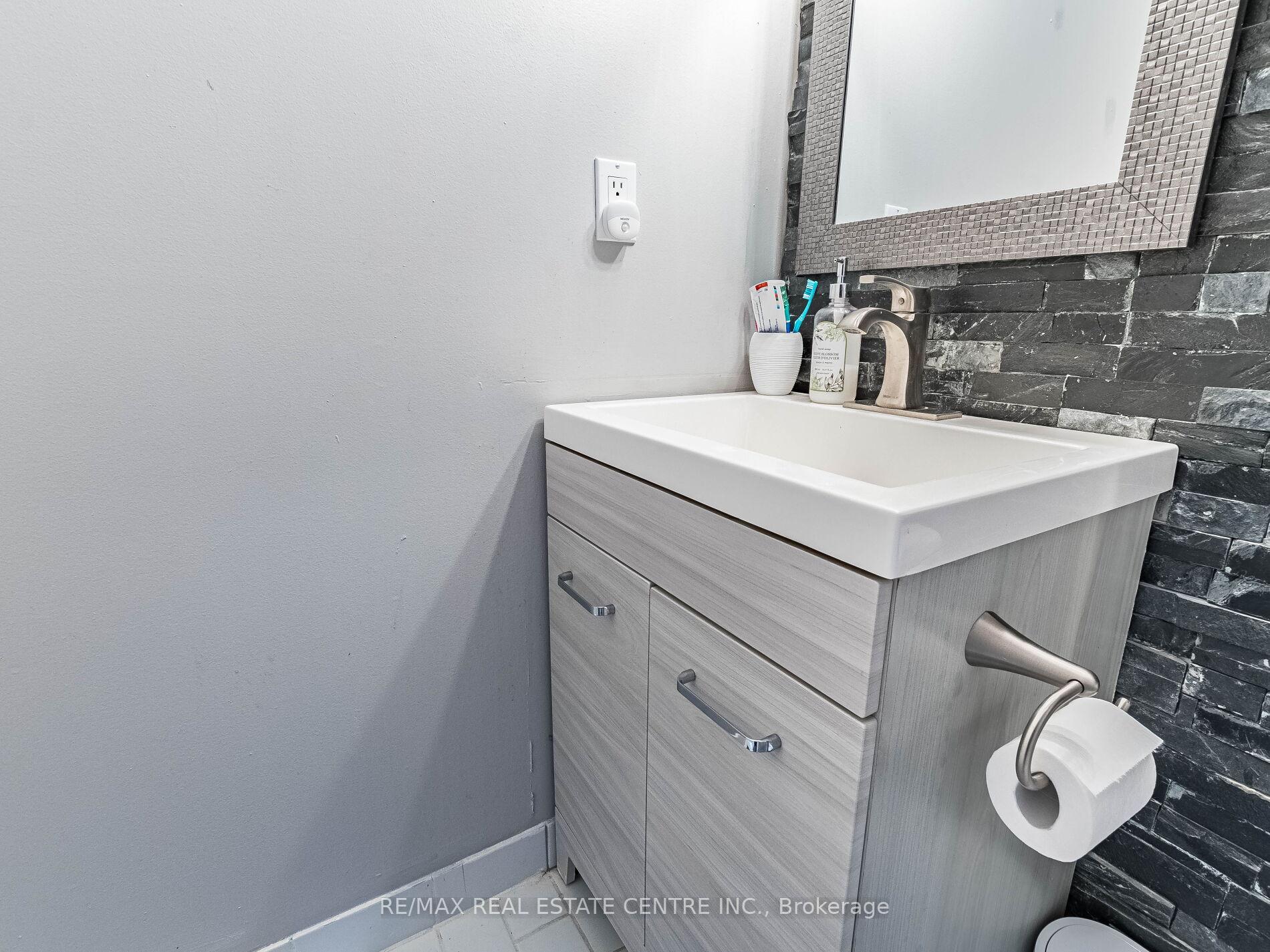 1616 - 250 Webb Drive Mississauga Ontario Canada Rent residential Elena Vankevich Brokerage Information: Not available, please contact website owner