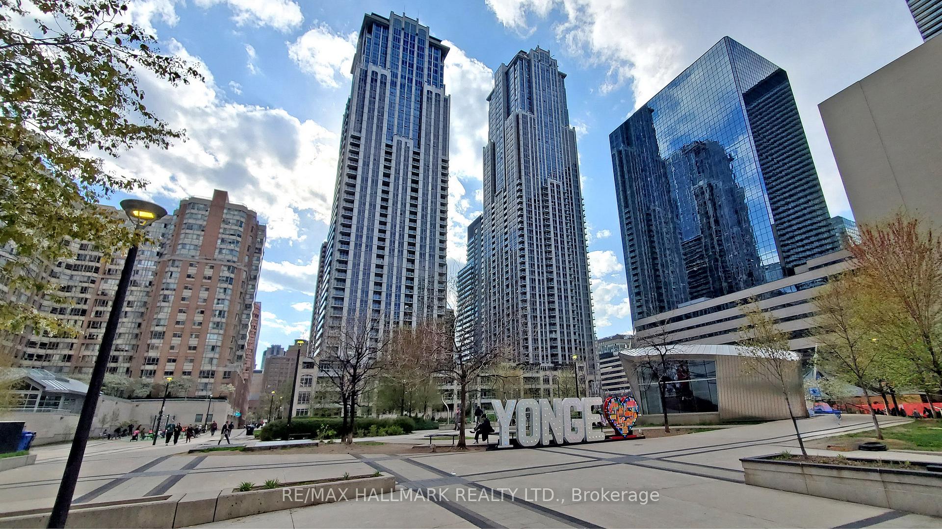 49 - 384 Yonge Street Toronto Ontario Canada Lease commercial Imtiaz Kiani Right at Home Realty, Brokerage*