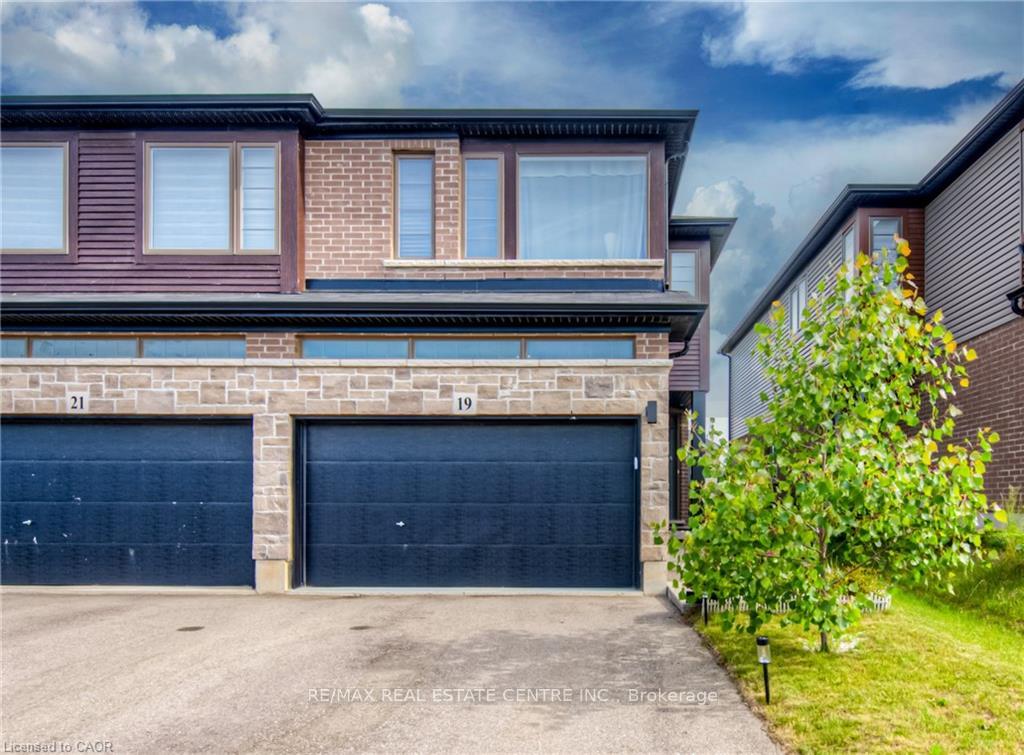 19 Baker Lane E Brant Ontario Canada Sale residential Sachit Shetty RE/MAX Real Estate Centre Inc., Brokerage*