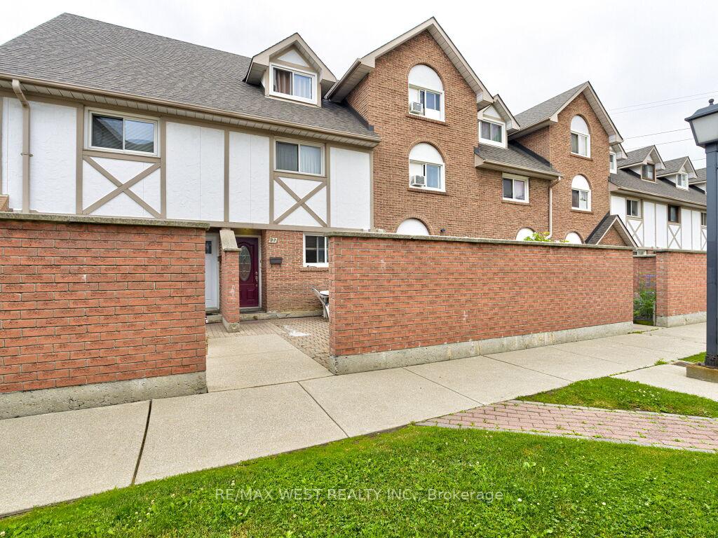 22 - 83 Irwin Road Toronto Ontario Canada Sale residential KHALID BUTT RE/MAX West Realty Inc., Brokerage *
