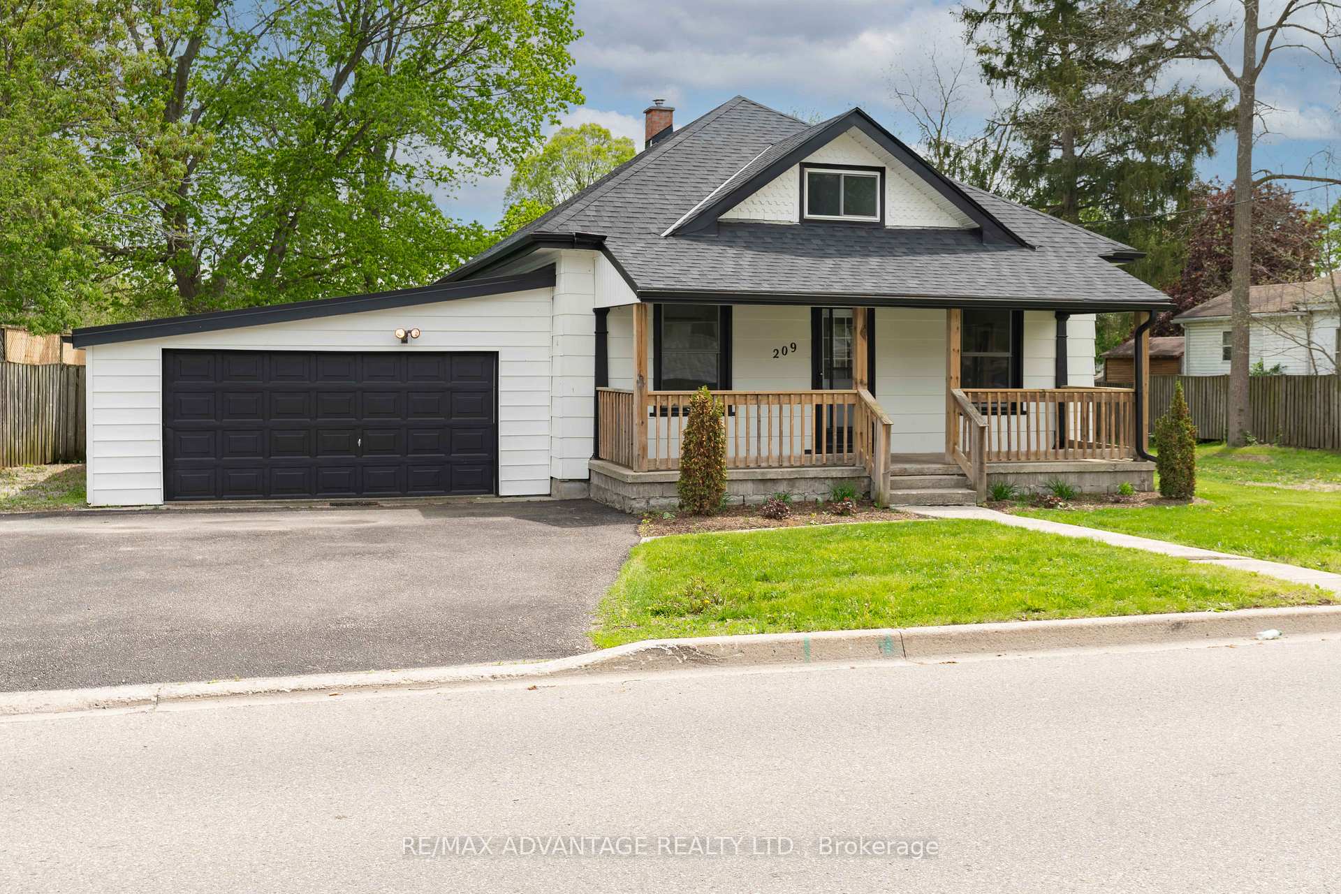 209 Victoria Street Ingersoll Ontario Canada Sale residential Steve Parker RE/MAX Advantage Realty Ltd., Brokerage*