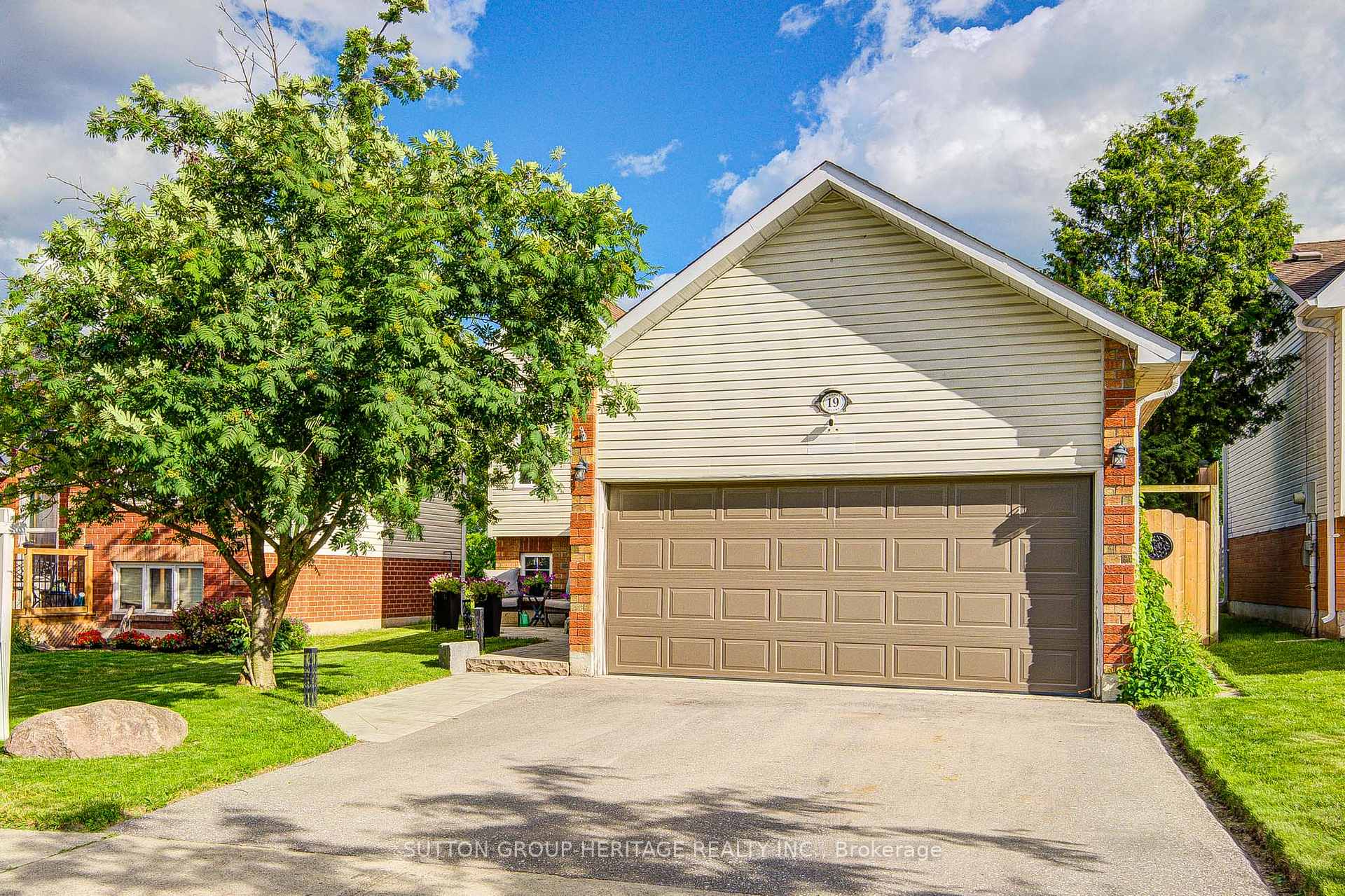 19 Hooper Square Clarington Ontario Canada Sold residential Cristian Vergara SUTTON GROUP-HERITAGE REALTY INC., Brokerage*
