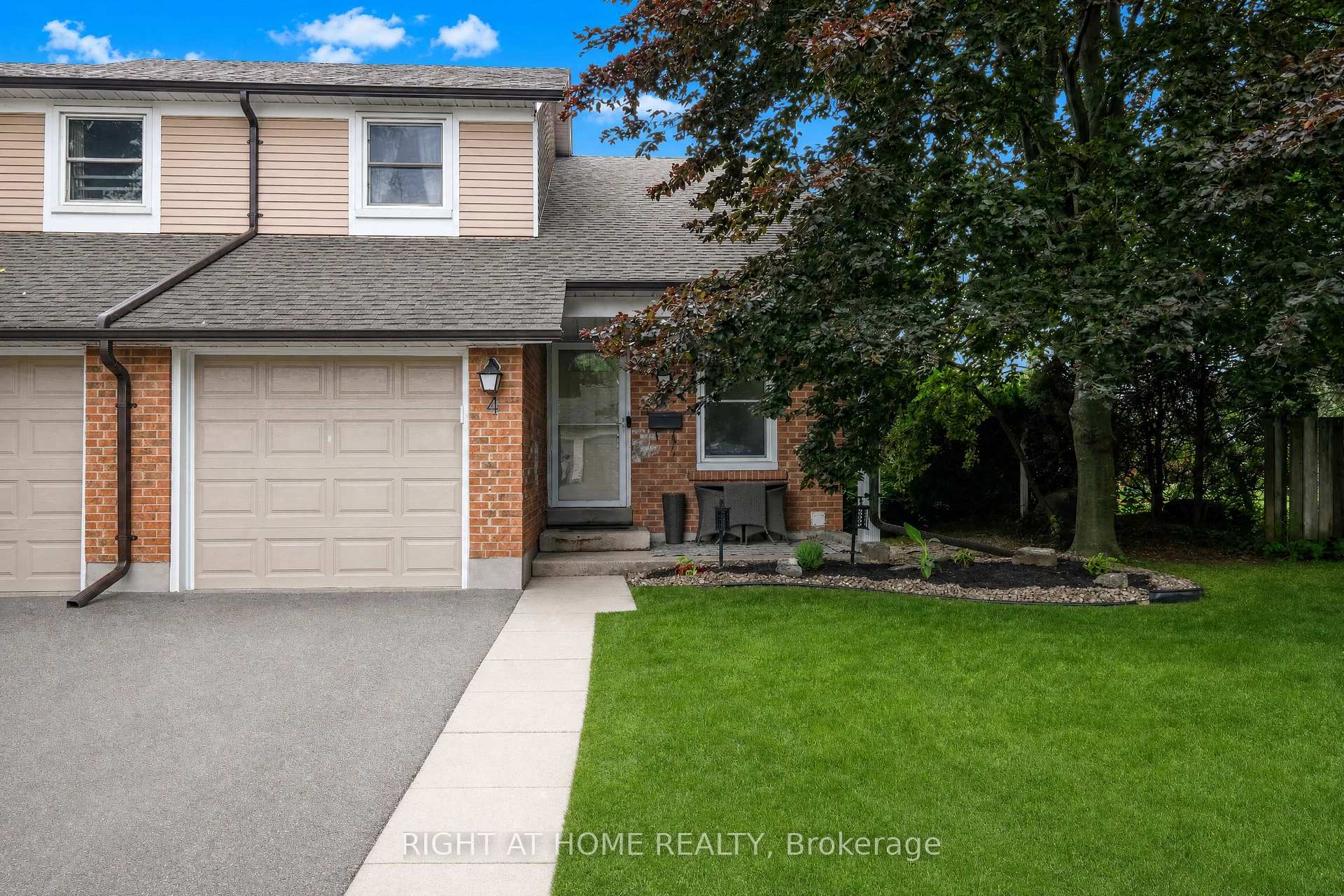 #4 - 1055 Central Park Boulevard N Oshawa Ontario Canada Sale residential Gamini Bandara Right at Home Realty, Brokerage