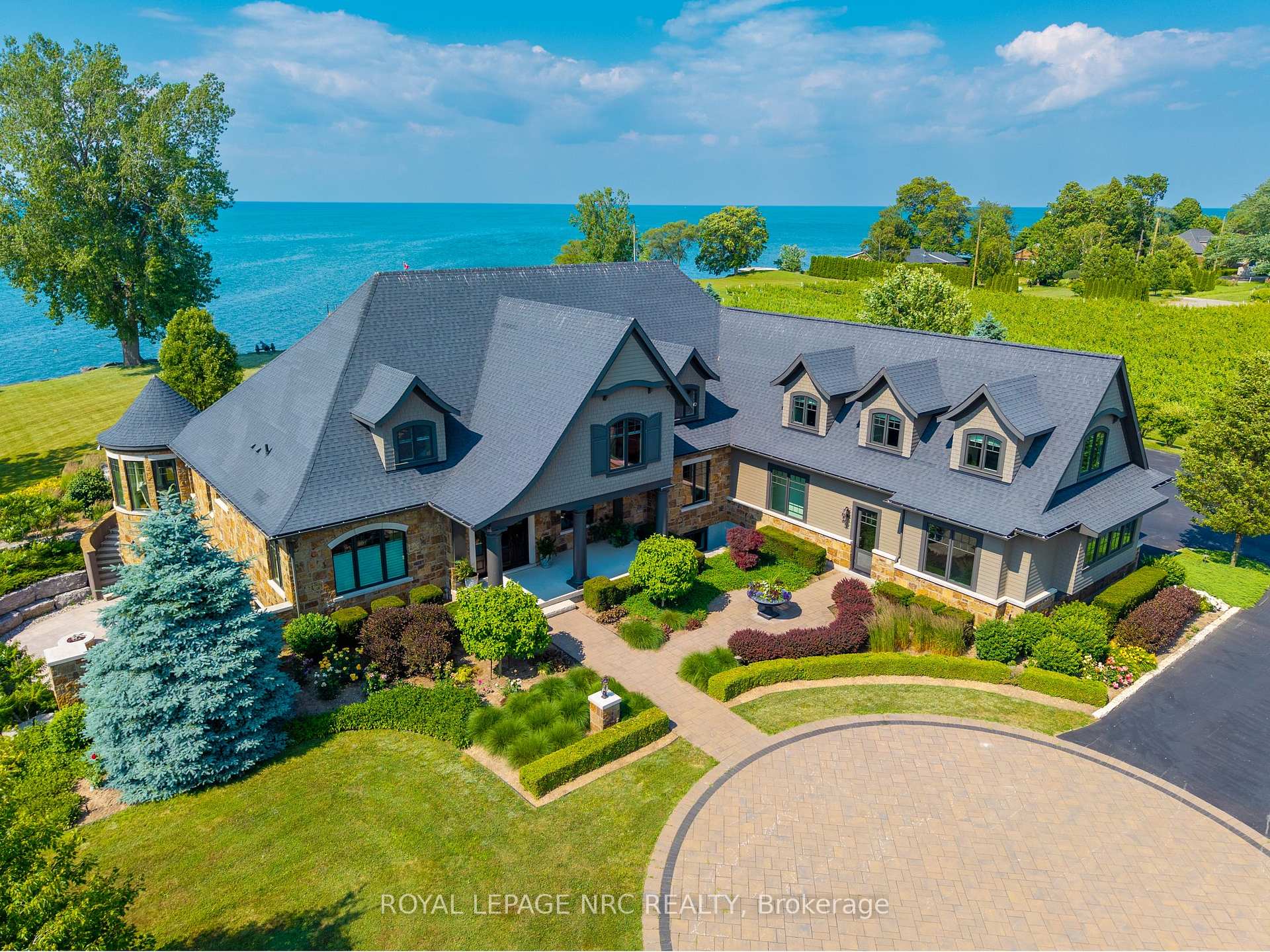 1234 Lakeshore Road Niagara-On-The-Lake Ontario Canada Sale residential Gloria Valvasori ASP Century 21 Signature Service