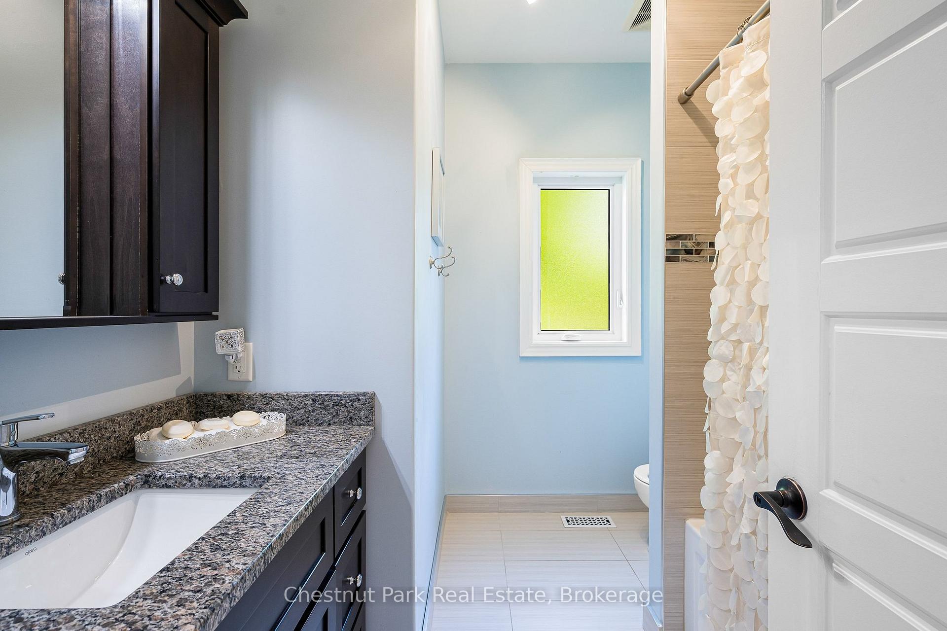 5 Bedroom Single Family Home/House's Image 22