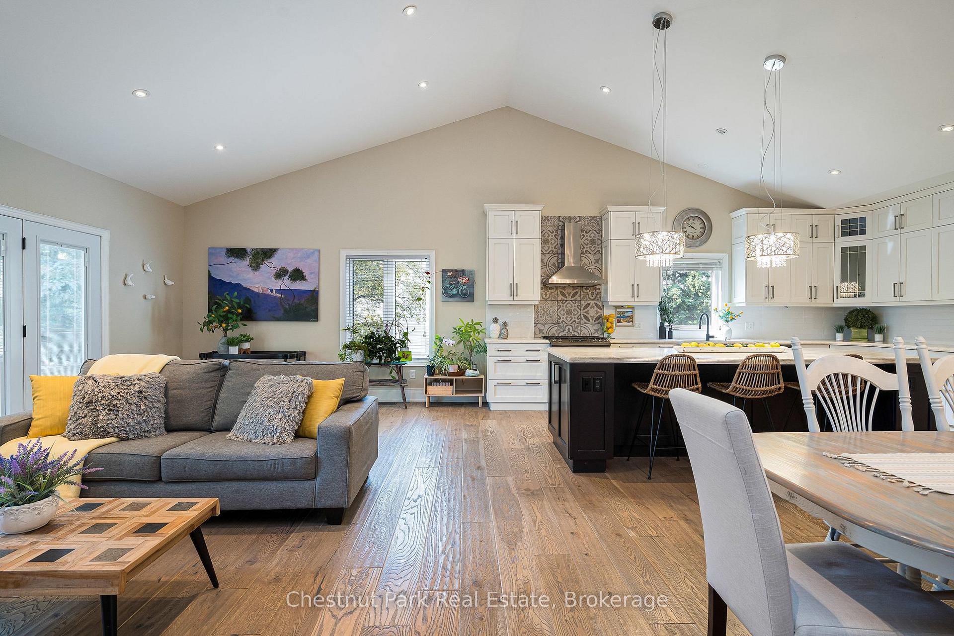 5 Bedroom Single Family Home/House's Image 9