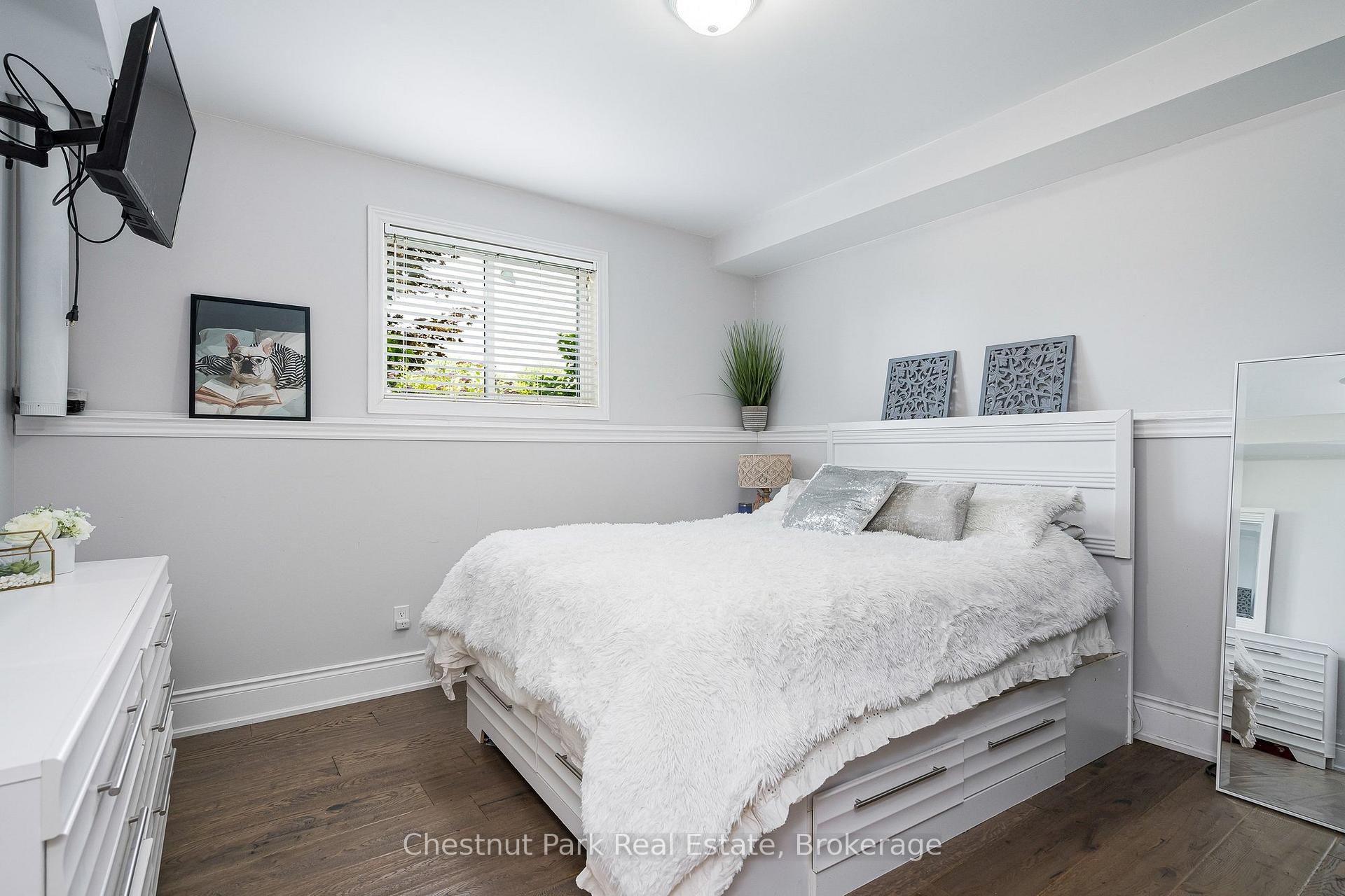 5 Bedroom Single Family Home/House's Image 34