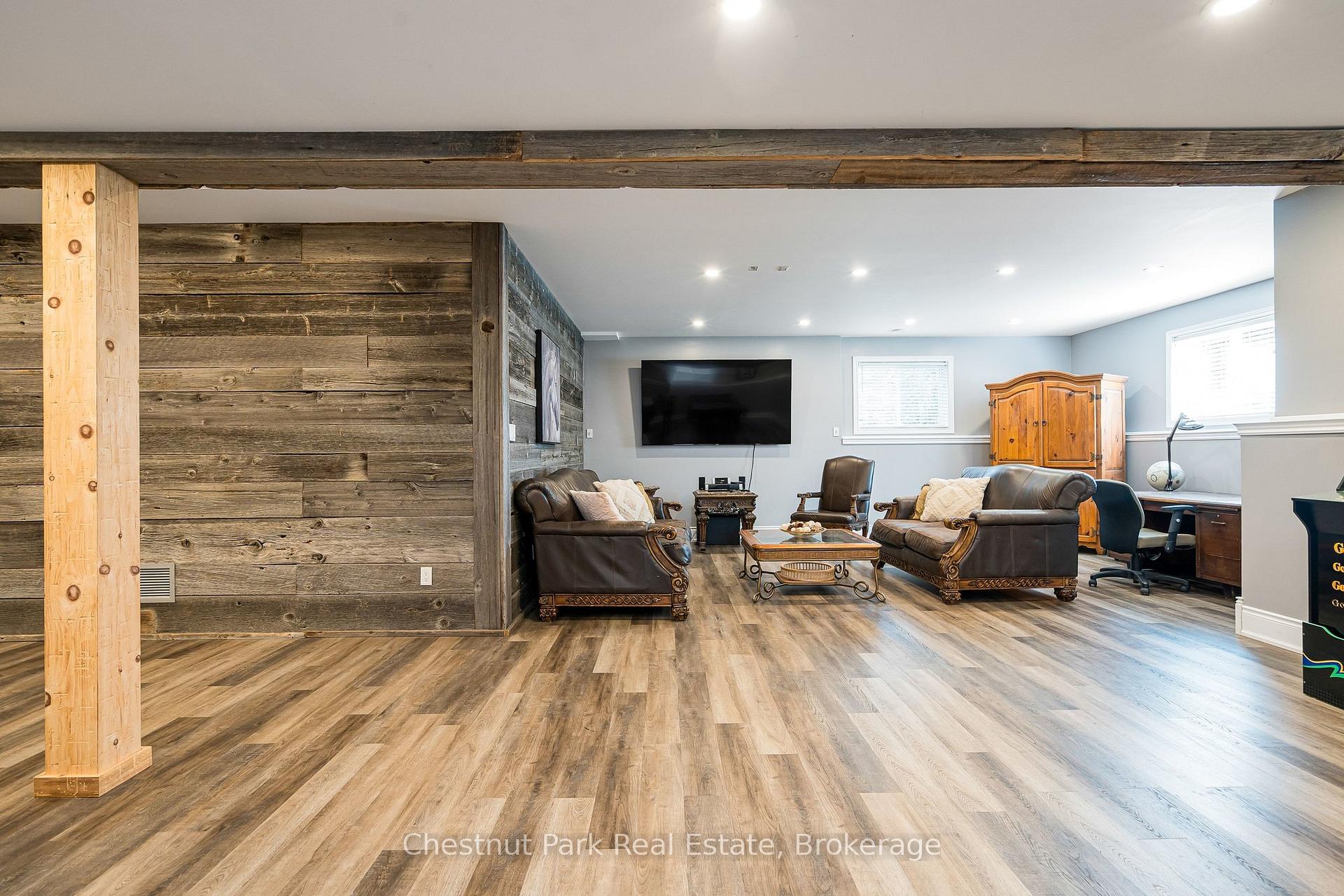 5 Bedroom Single Family Home/House's Image 29