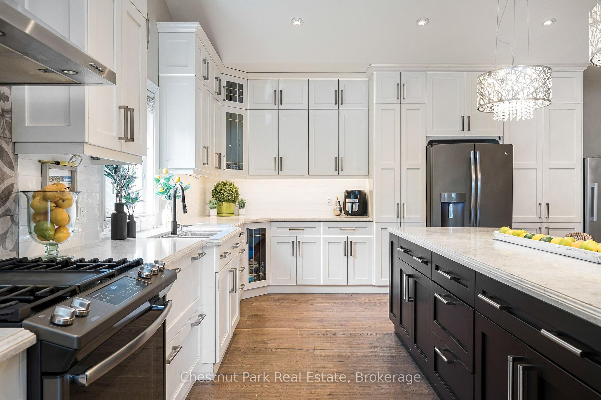 5 Bedroom Single Family Home/House's Image 12