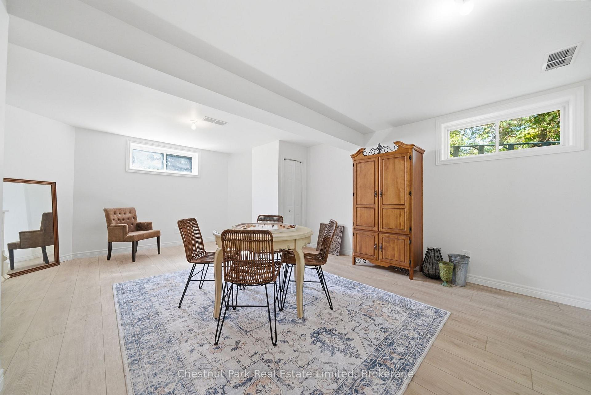 5 Bedroom Single Family Home/House's Image 36