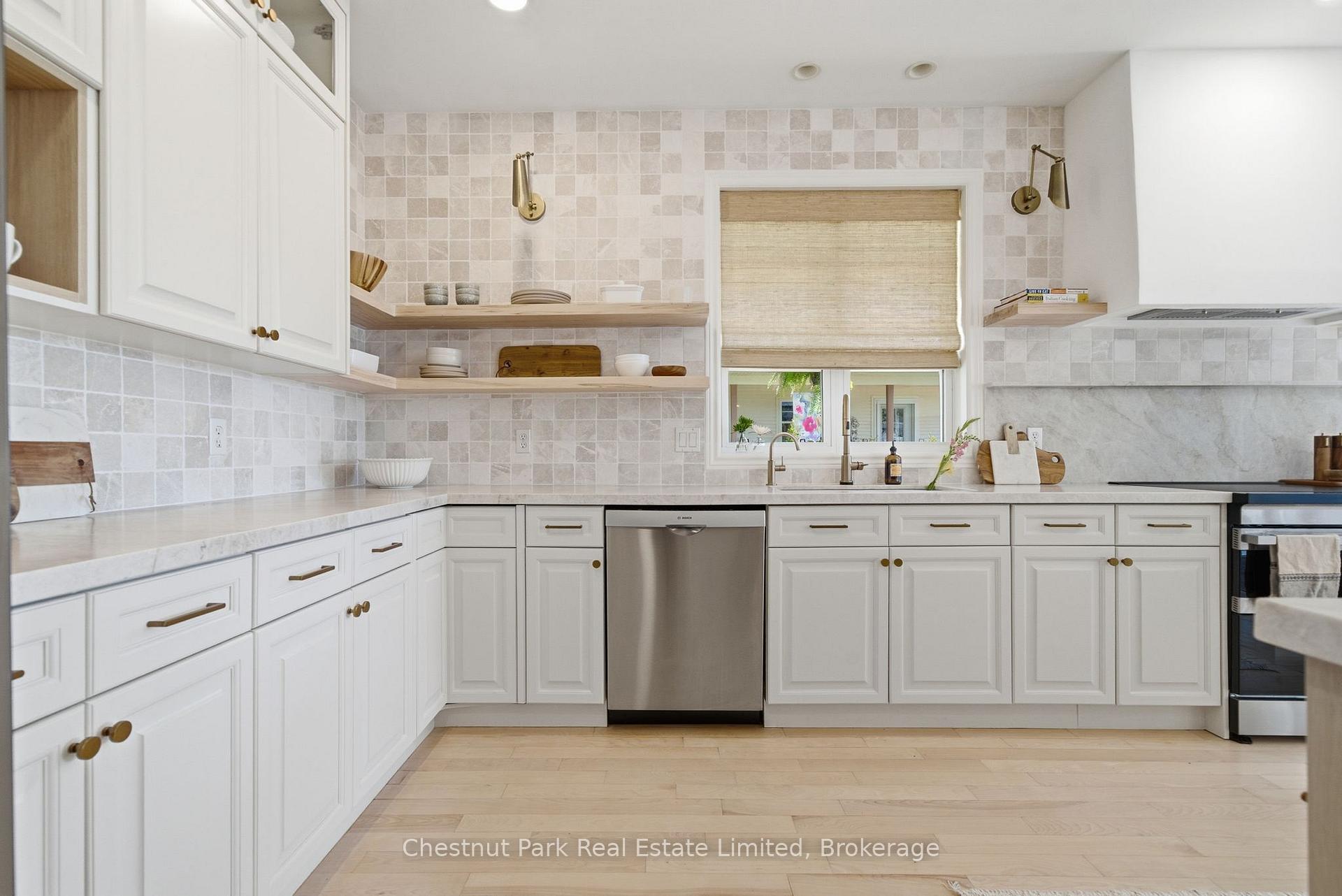 5 Bedroom Single Family Home/House's Image 10