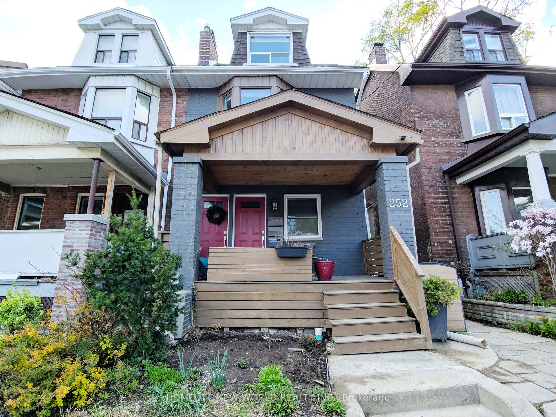 1 - 252 Greenwood Avenue Toronto Ontario Canada Rent residential Kaveh Hajhosseini HomeLife New World Realty Inc., Brokerage*