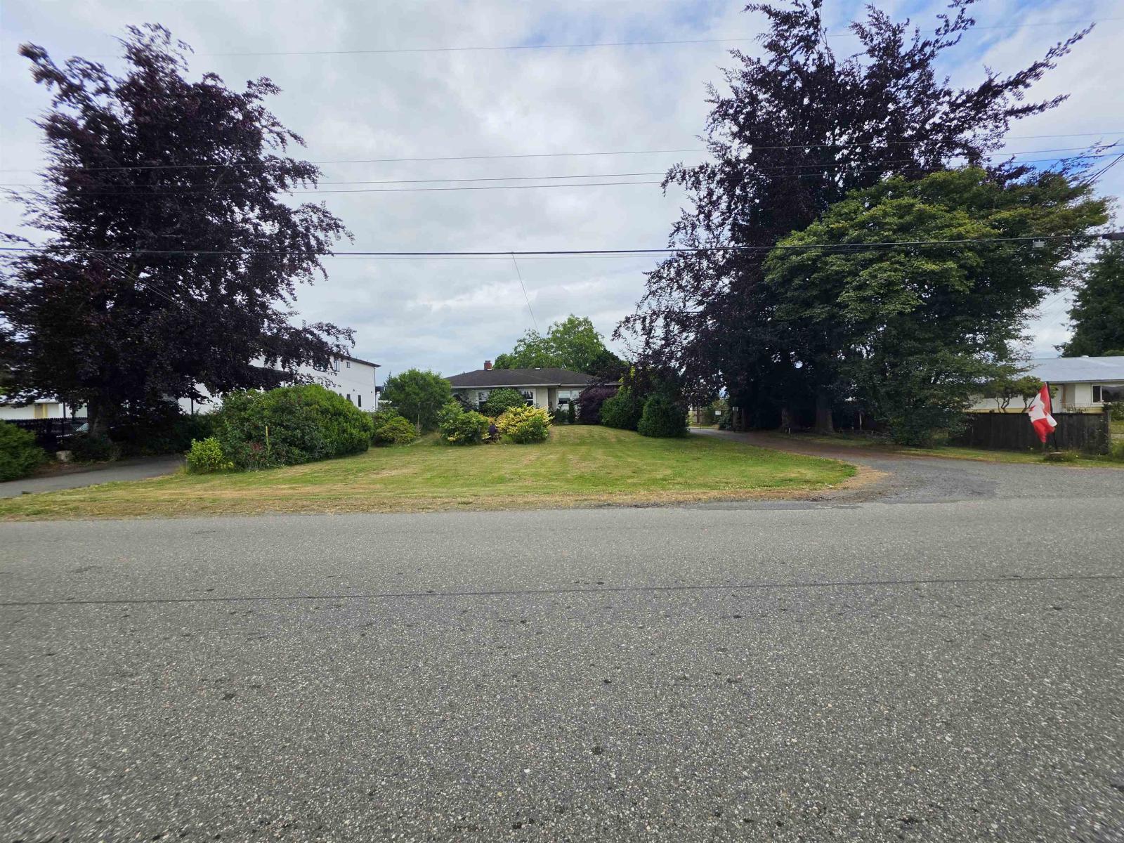 672 COLUMBIA STREET Abbotsford British Columbia Canada Sale residential Dardana Shushka HOMELIFE ADVANTAGE REALTY LTD,
