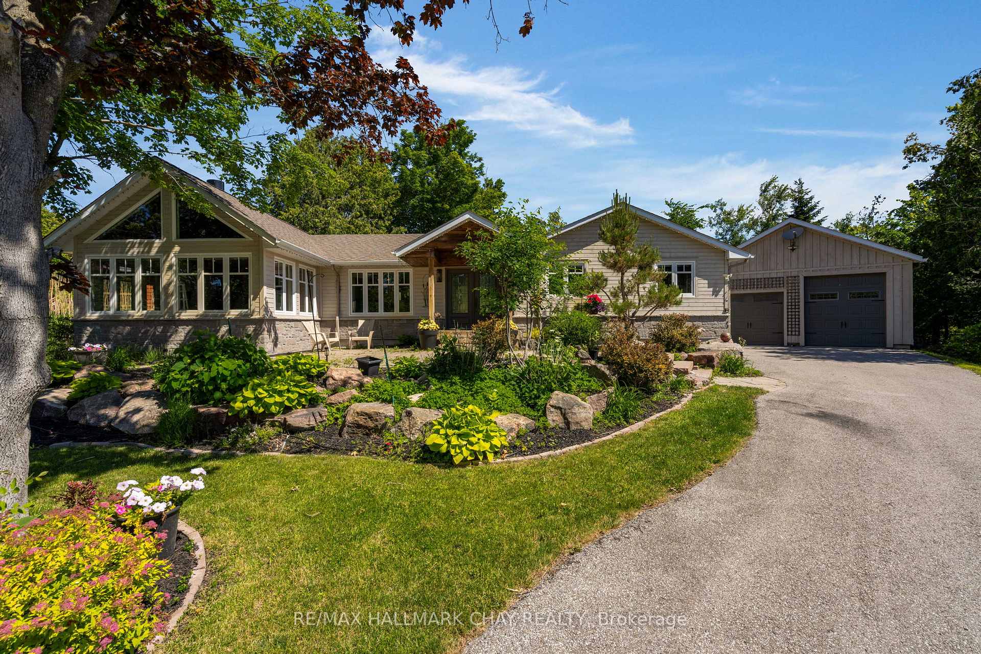 20 Dorothys Drive Oro/Med Ontario Canada Sale residential Deanna Cerovina RE/MAX Hallmark Chay Realty, Brokerage