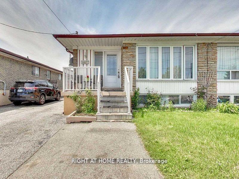 Main Floor - 34 Goldsboro Road Toronto Ontario Canada Rent residential Andrew Enofe Right at Home Realty, Brokerage*