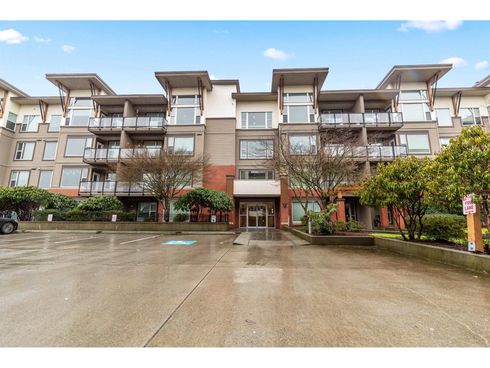 207 33539 HOLLAND AVENUE Abbotsford British Columbia Canada Sale residential Renée Kehayas Team 3000 Realty Ltd.