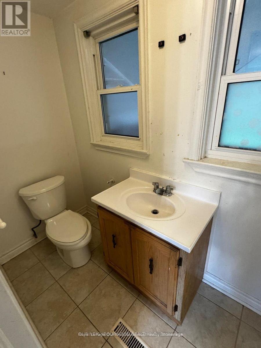 Upper - 105 Poyntz Avenue Toronto Ontario Canada Rent residential Belle Jean Our Neighbourhood Realty Inc., Brokerage*