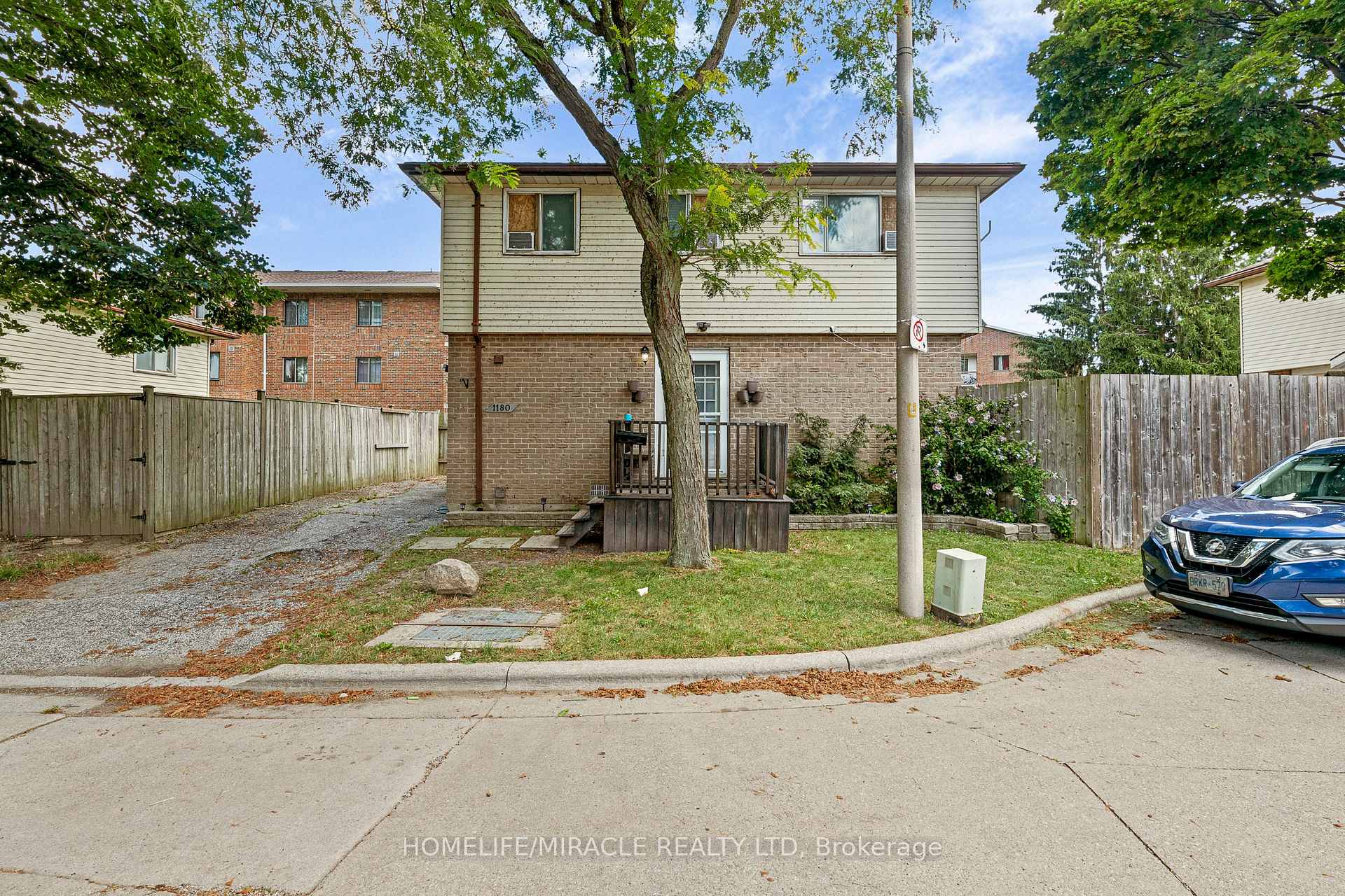 1180 Heathfield Court Windsor Ontario Canada Sale residential Zeshan Raza HomeLife/Miracle Realty Ltd., Brokerage *
