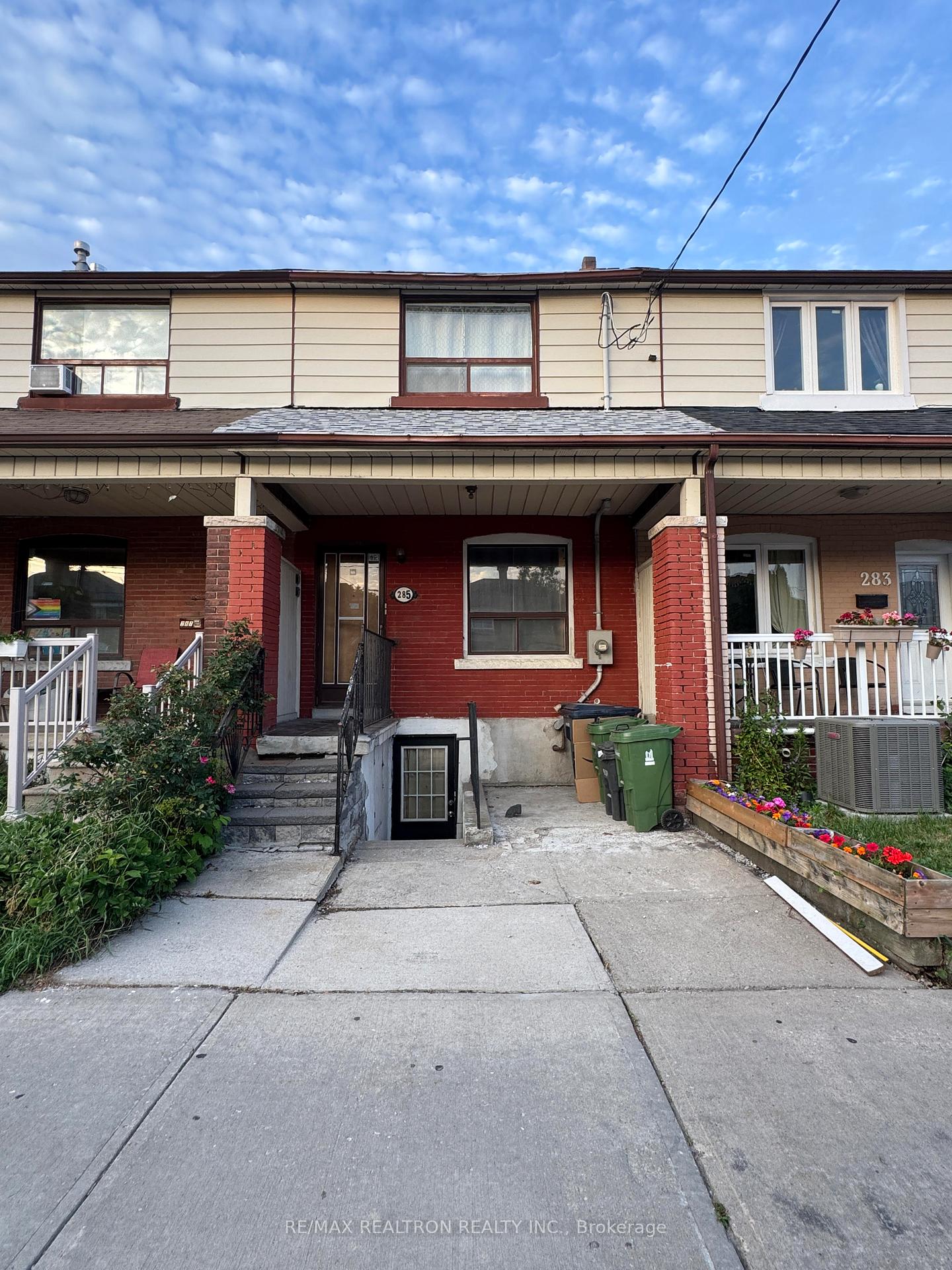 2 - 285 Oakwood Avenue Toronto Ontario Canada Rent residential Carol Teichman RE/MAX Realtron Realty Inc, Brokerage 