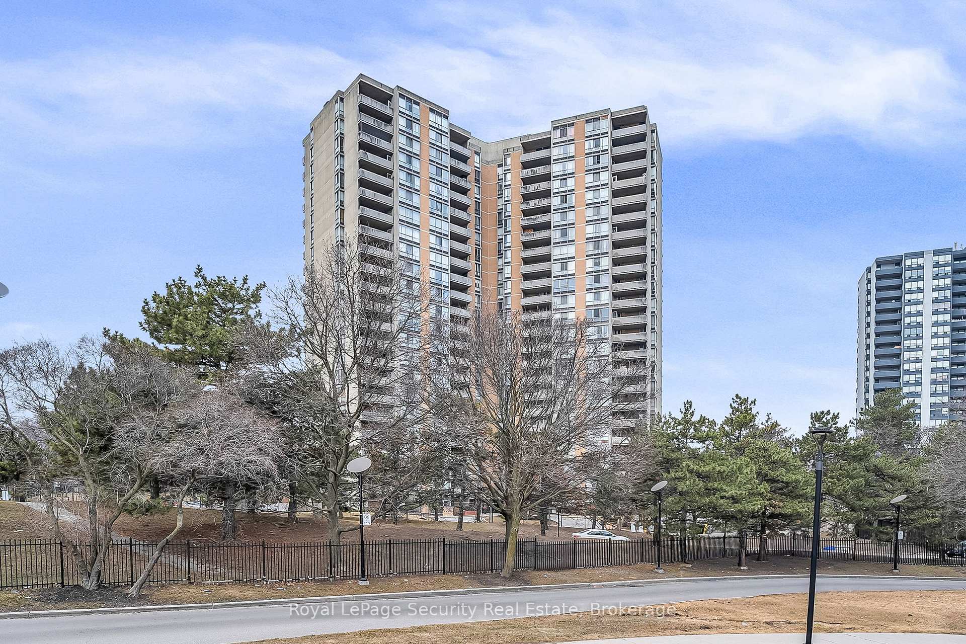 1207 - 10 Martha Eaton Way Toronto Ontario Canada Sale residential Cristina Lopes ROYAL LEPAGE SECURITY REAL ESTATE, BROKERAGE*