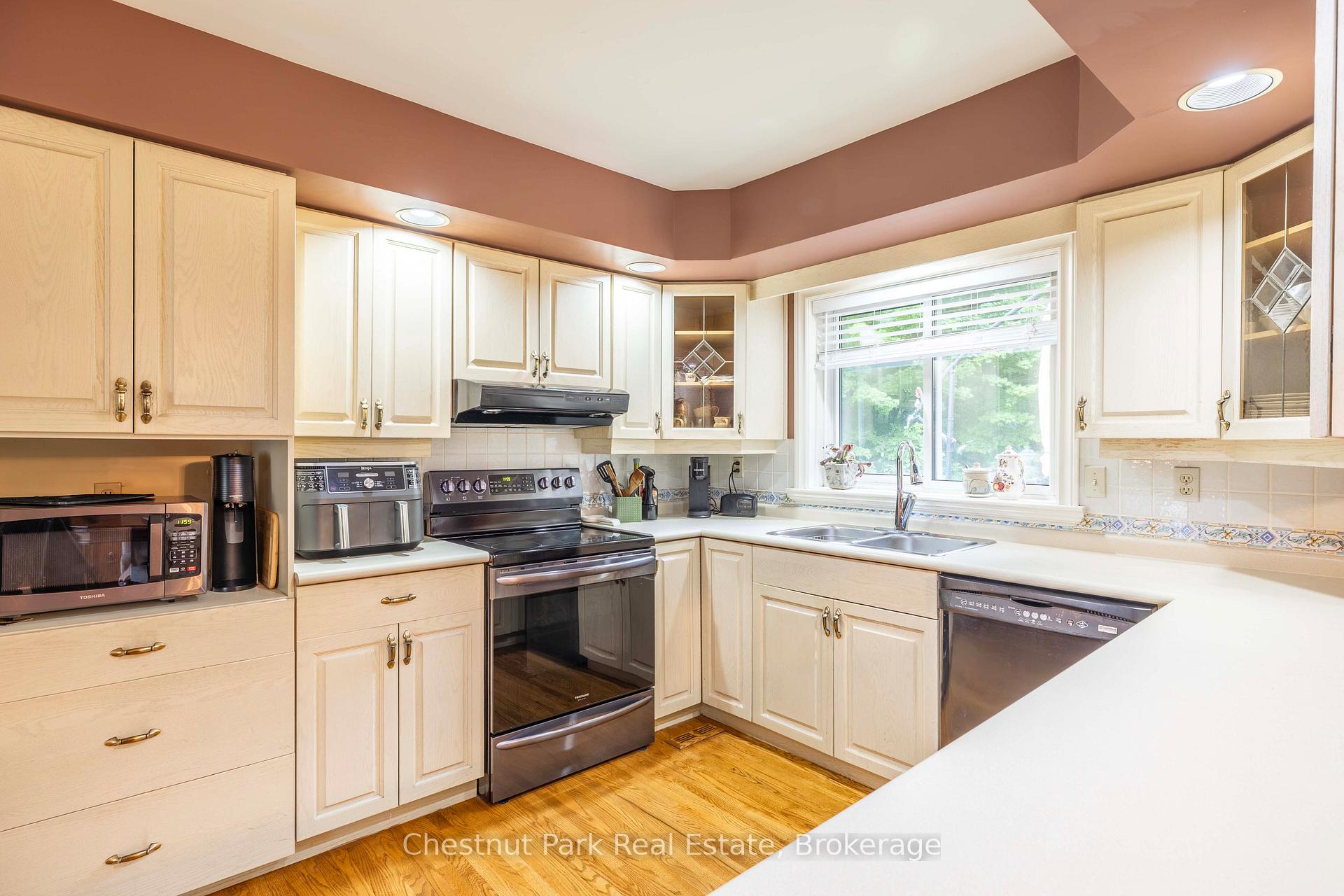 3 Bedroom Single Family Home/House's Image 9