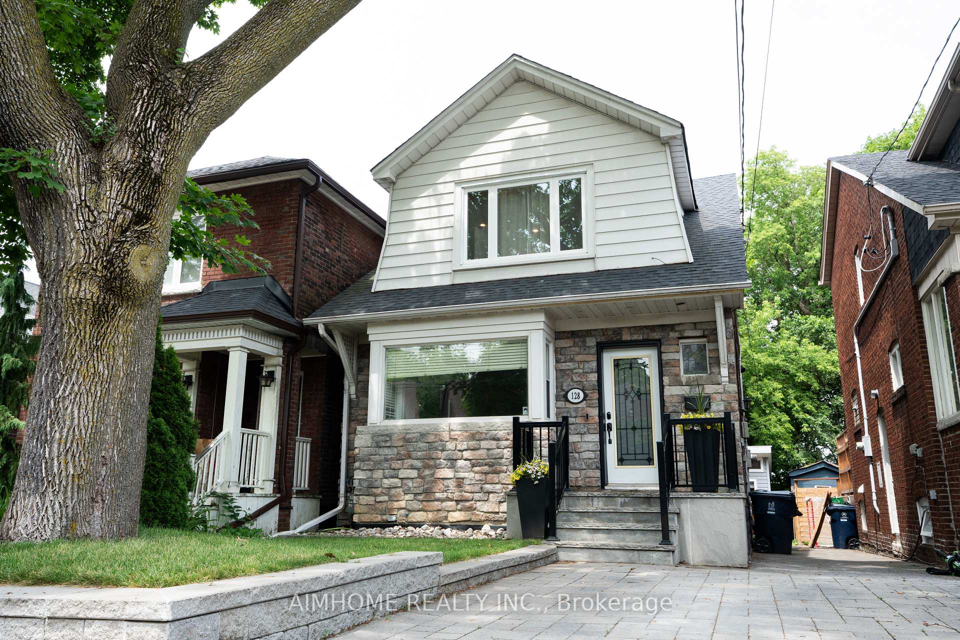 128 Hopedale Avenue Toronto Ontario Canada Sale residential Alex Lui Right at Home Realty, Brokerage*