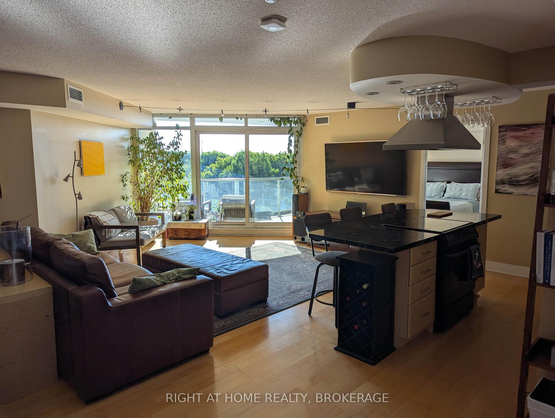 608 - 550 Queens Quay W Toronto Ontario Canada Sale residential Tom Woods Right at Home Realty, Brokerage*