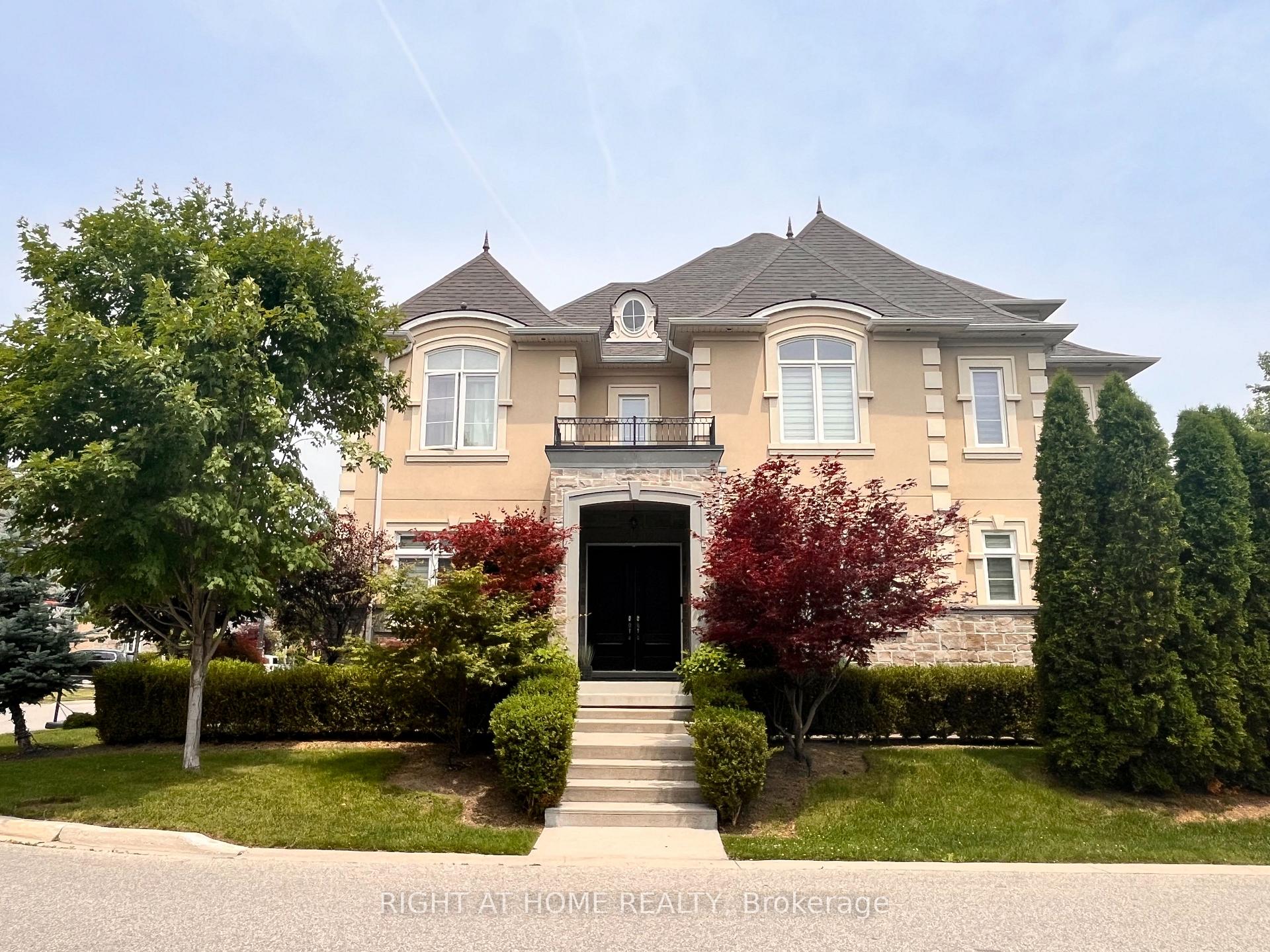 11 Fairmont Close Brampton Ontario Canada Sale residential Moyeen Syed Right at Home Realty, Brokerage*
