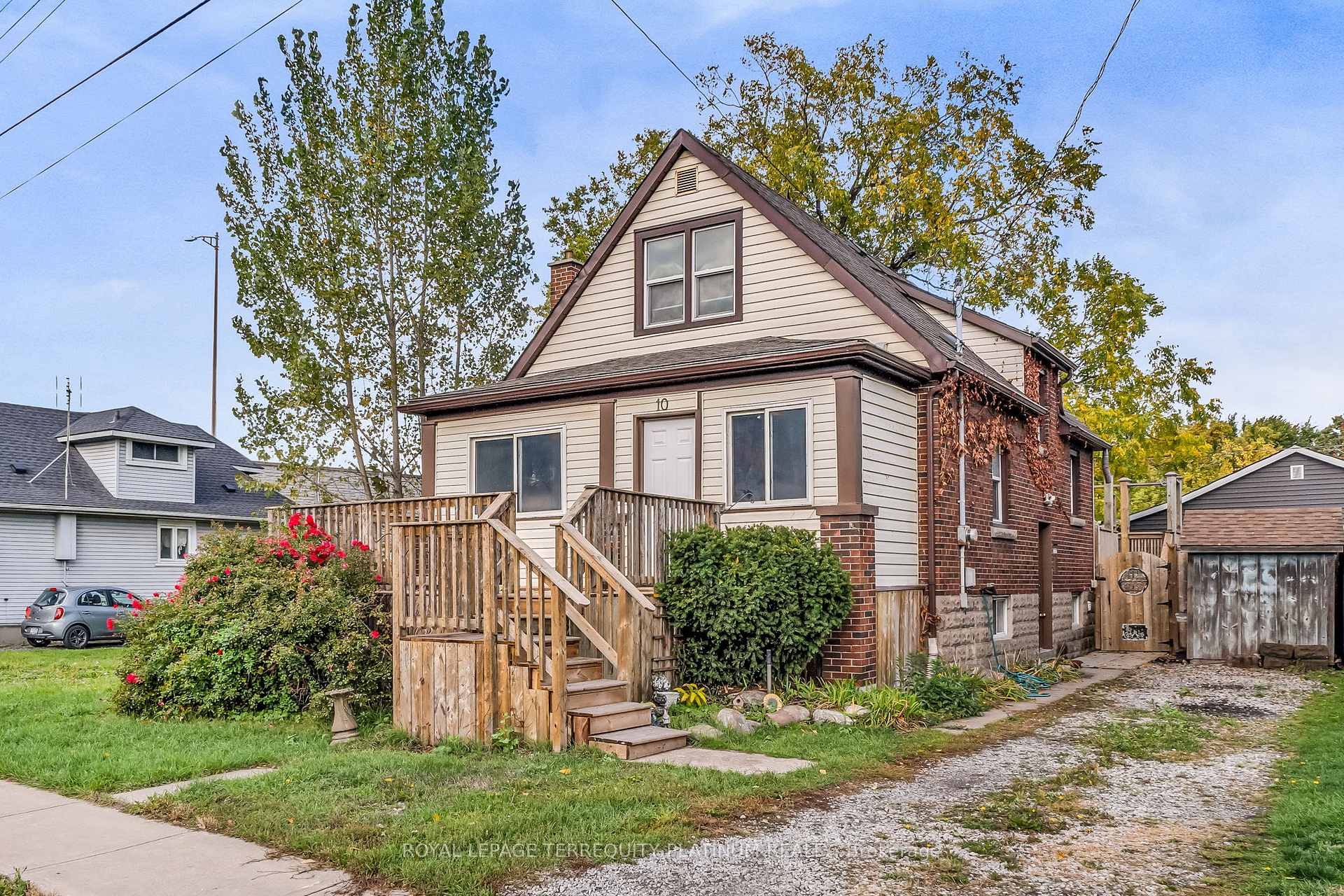 10 Locarno Avenue Hamilton Ontario Canada Sale residential Svetlana Khmelyova HomeLife Professionals Realty Inc., Brokerage*