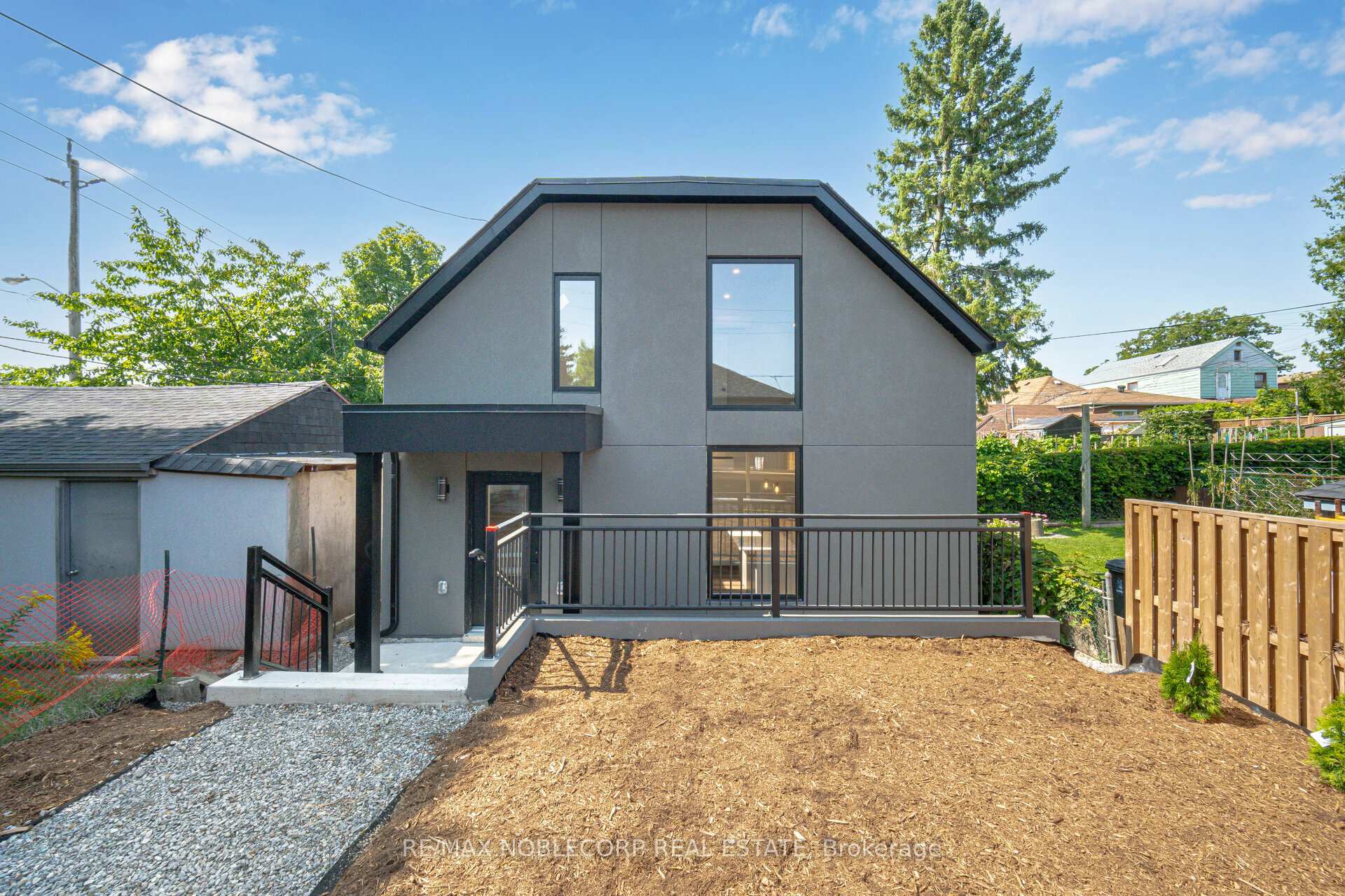 GSuite - 40 Montcalm Avenue Toronto Ontario Canada Rent residential Maria Bifolchi Re/Max Noblecorp Real Estate, Brokerge*