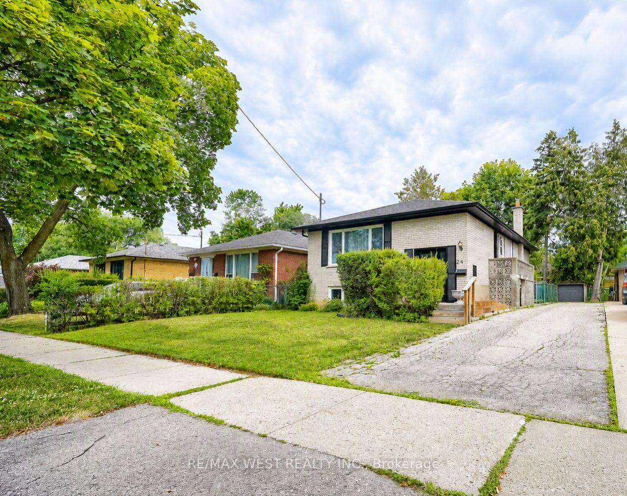 24 Waxham Road Toronto Ontario Canada Sale residential Douglas Hart Bosley Real Estate Ltd., Brokerage *