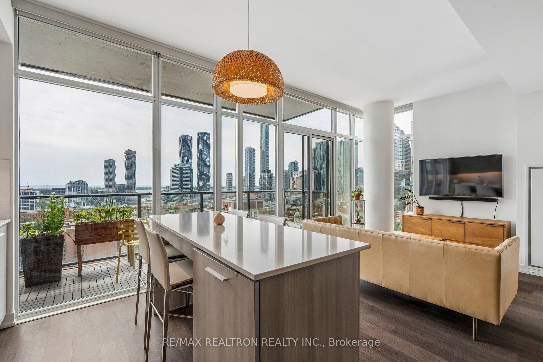 1910 - 105 George Street Toronto Ontario Canada Sale residential Stephen Sun RE/MAX Realtron Realty Inc., Brokerage*