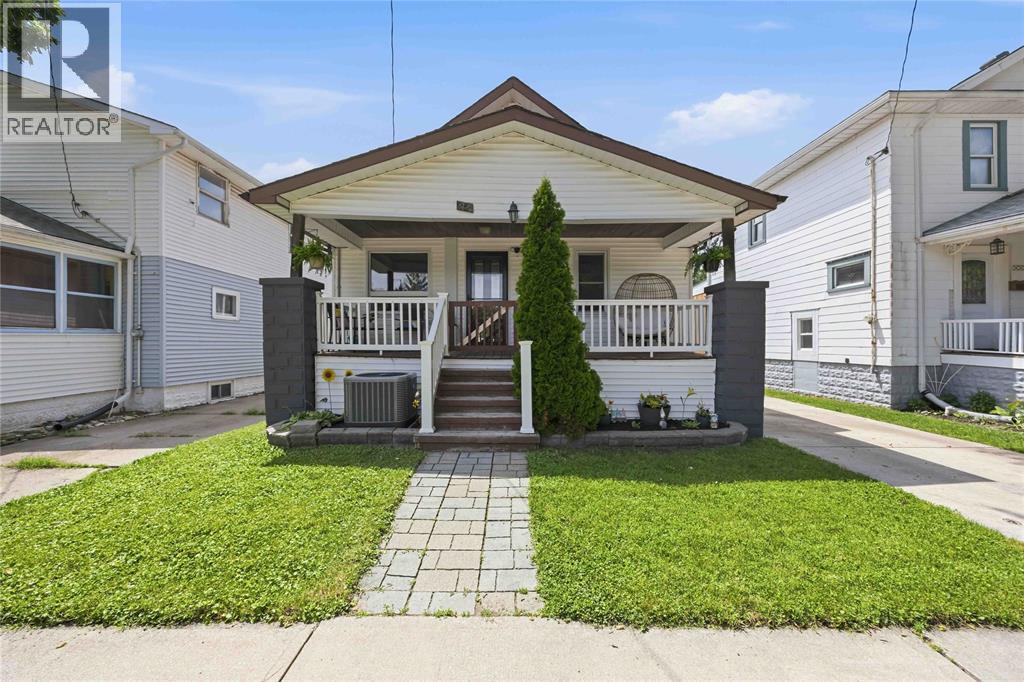 251 HARKNESS STREET Sarnia Ontario Canada Sale residential Kevin Thompson RE/MAX PRIME PROPERTIES UNIQUE GROUP, BROKERAGE