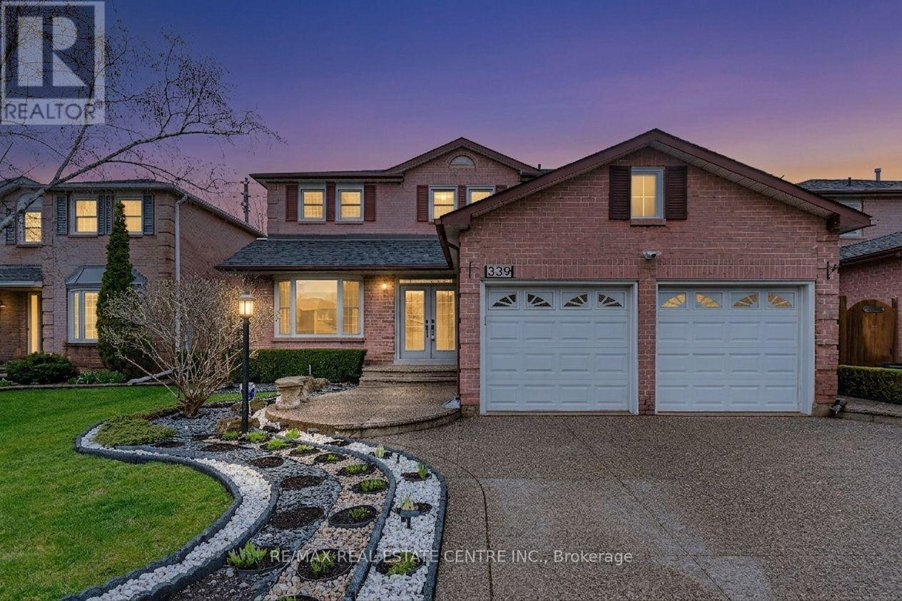 339 Parklane Road Oakville Ontario Canada Sale residential Violetta Konewka RE/MAX Real Estate Centre Inc., Brokerage*