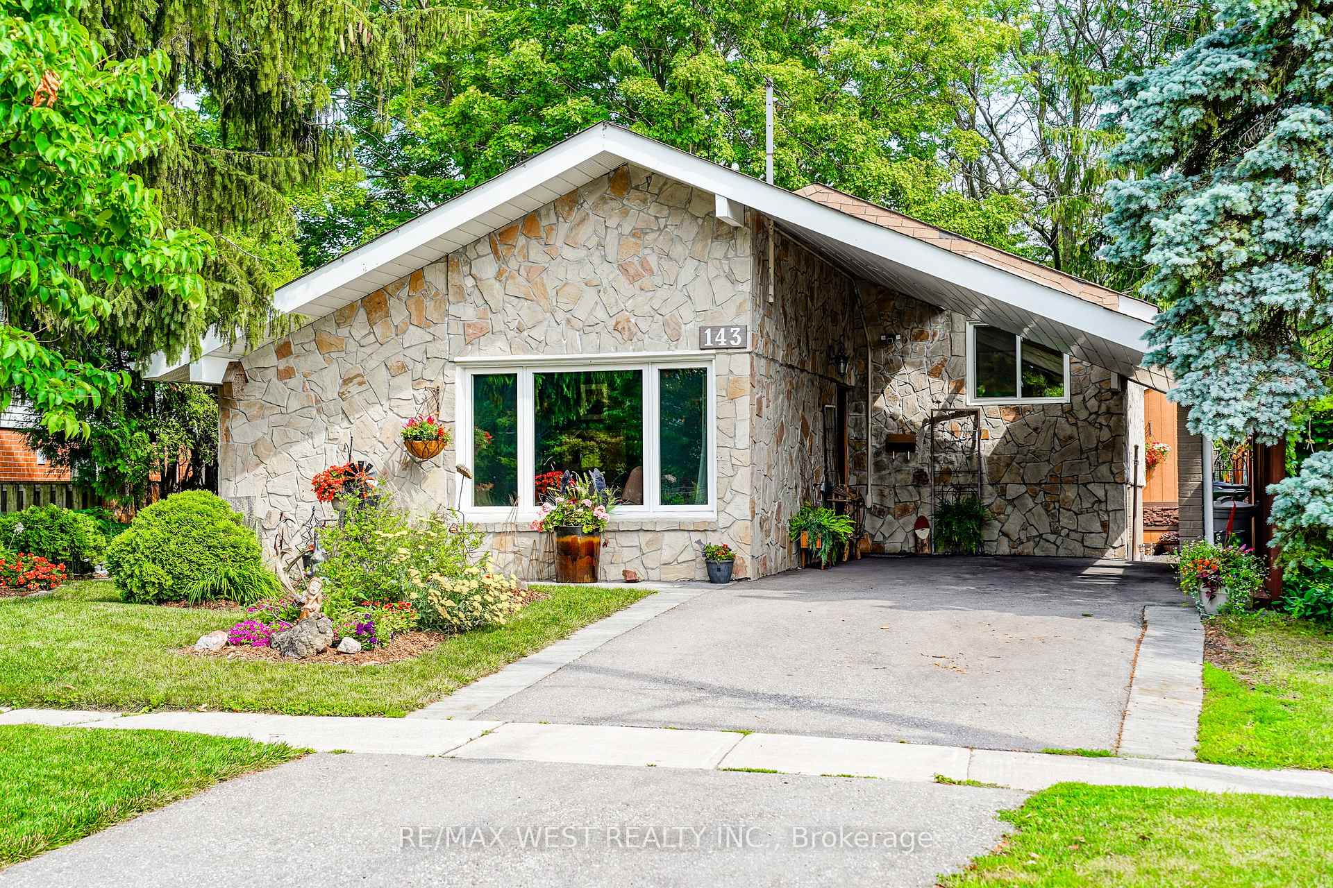 143 Botany Hill Road Toronto Ontario Canada Sale residential Douglas Hart Bosley Real Estate Ltd., Brokerage *