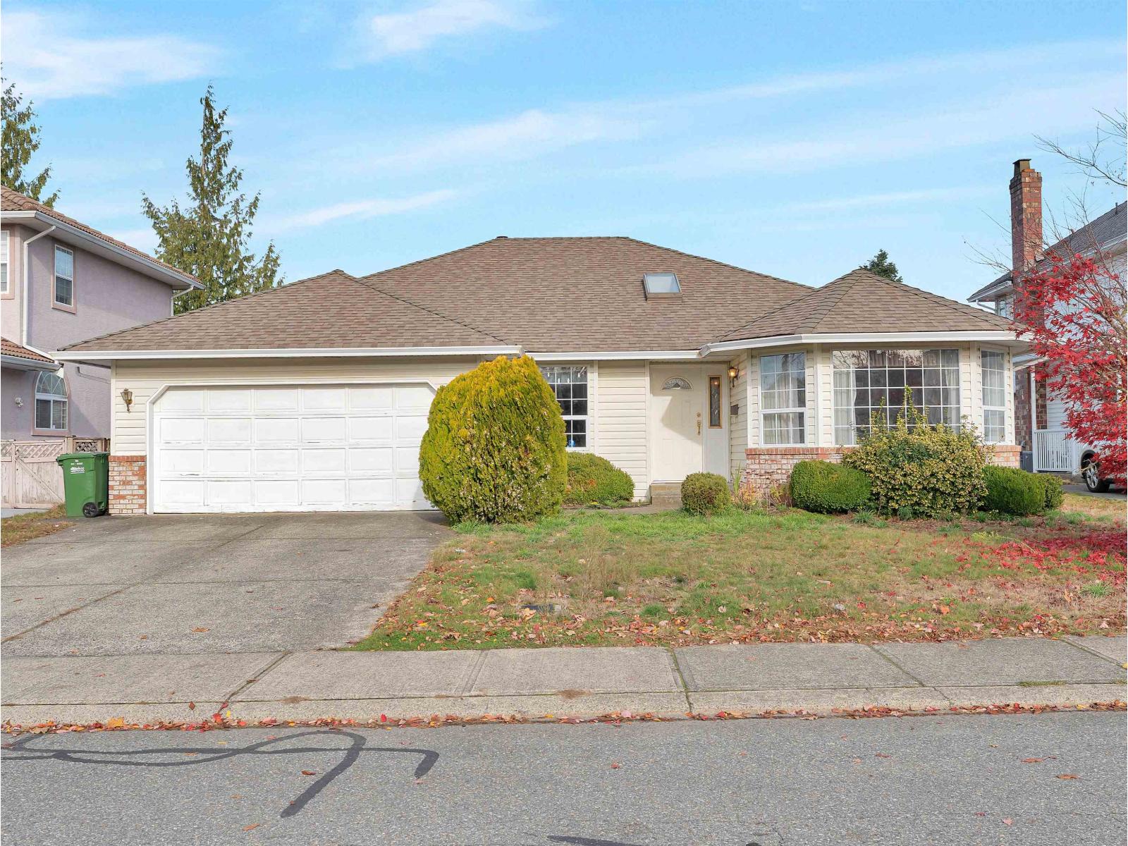 32337 NAKUSP DRIVE Abbotsford British Columbia Canada Sale residential Peter Skrzyniarz HOMELIFE ADVANTAGE REALTY LTD,