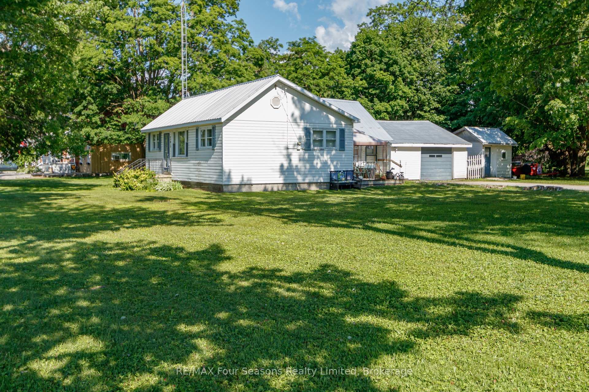 201 Sunnidale Street Clearview Ontario Canada Sale residential Leo Weel RE/MAX Four Seasons Realty Ltd., Brokerage*