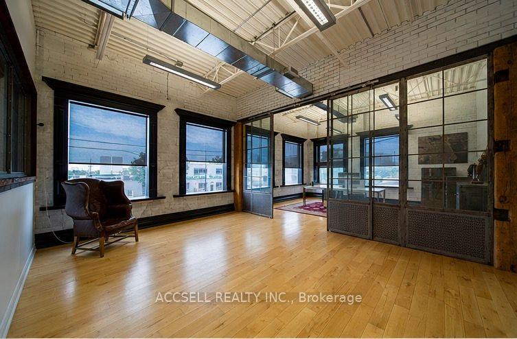 342 Munster Avenue Toronto Ontario Canada Lease commercial ARNAV KAUSHAL ACCSELL REALTY INC. Brokerage*
