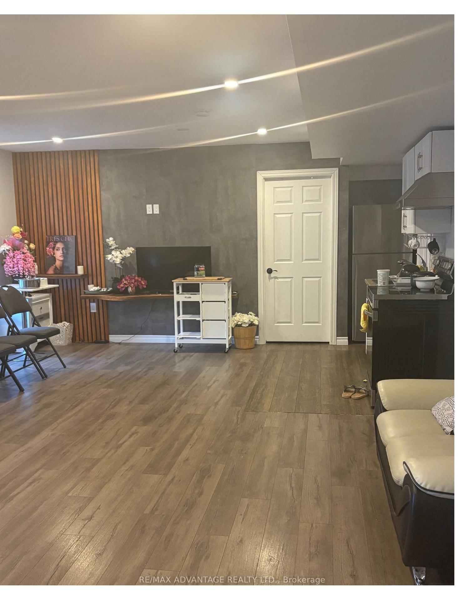 Lower - 864 Thistleridge Crescent London South Ontario Canada Rent residential Mike Van Steensel RE/MAX Advantage Realty Ltd., Brokerage*