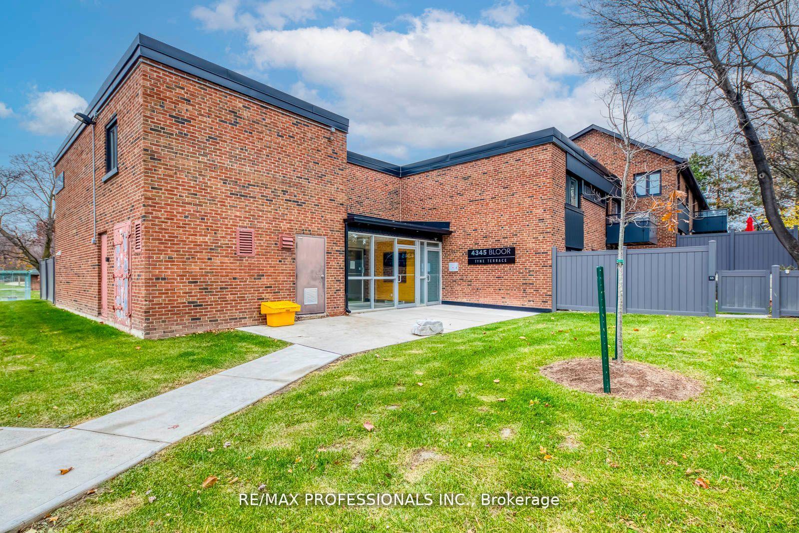51 - 4345 Bloor Street W Toronto Ontario Canada Sale residential Brian Pennington RE/MAX Professionals Inc., Brokerage *