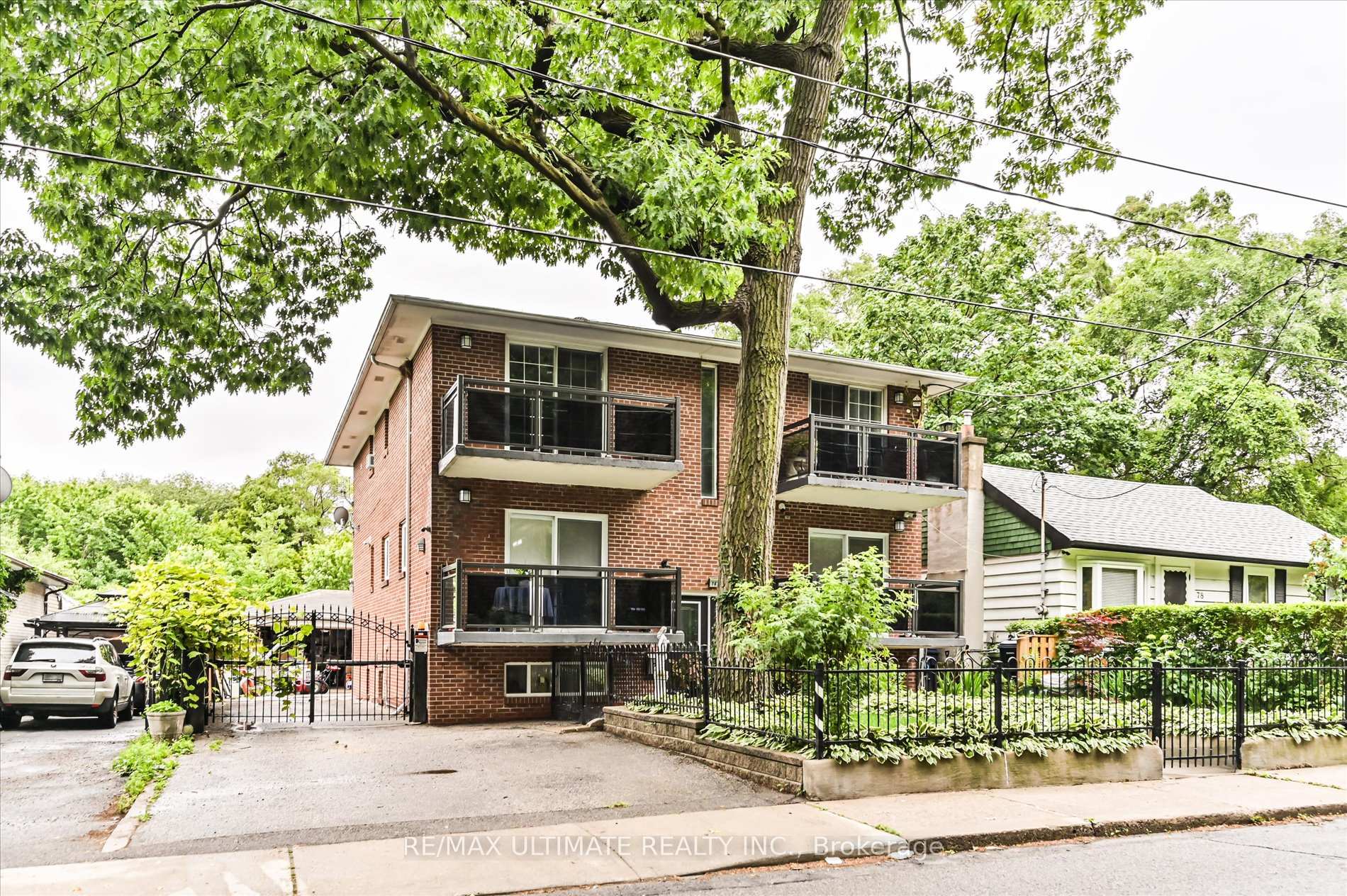 76 Hilldale Road Toronto Ontario Canada Sale residential Gilbert Lopes RE/MAX Ultimate Realty, Brokerage *