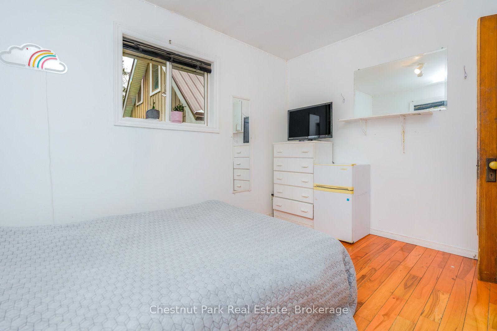 4 Bedroom Single Family Home/House's Image 9